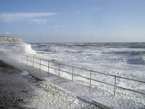 Overtopping waves in Yaverland in 2015