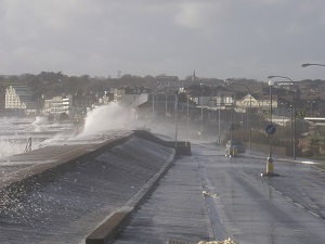 Overtopping waves in Yaverland in 2015
