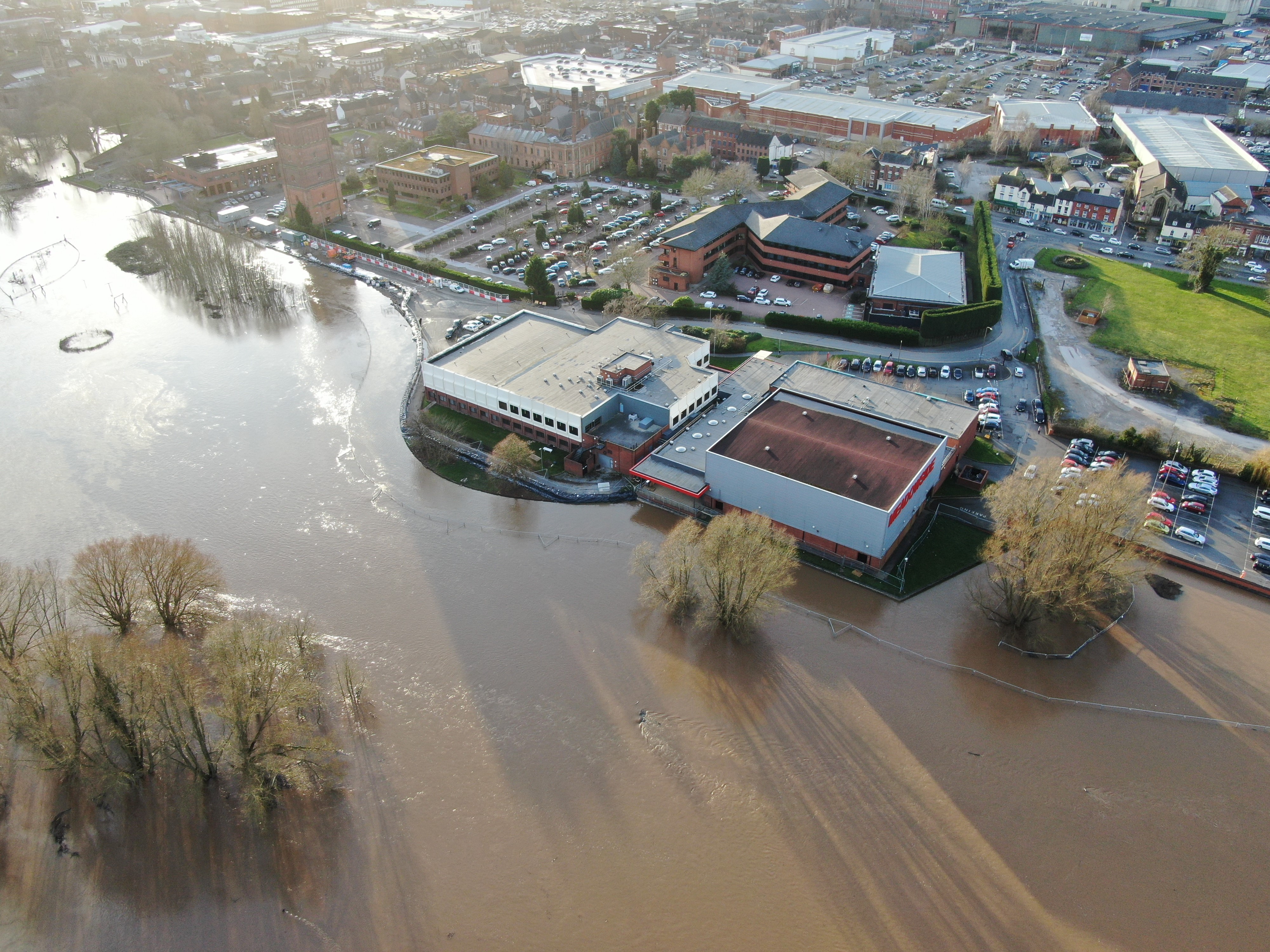 Image of the river reaching up to the defences by the library and leisure centre